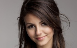 640x400_viktoriya-dzhastis-victoria-justice-bryunetka-volosyi